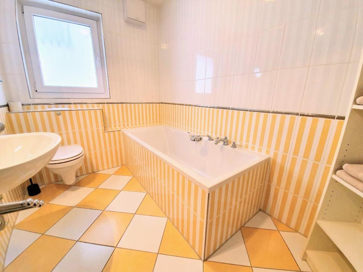 Ferienwohnung Achtern Diek, Inklusive Strandkorb Und Stellplatz Rostock Exteriör bild